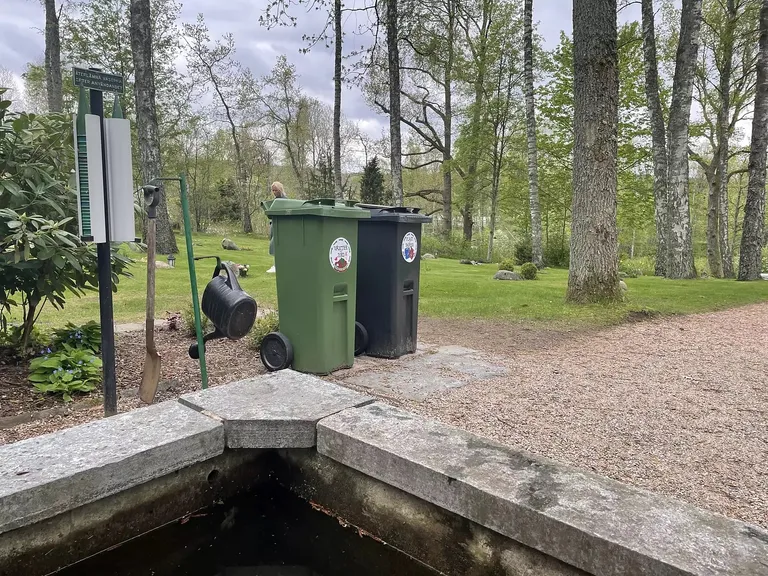 GRAVVASEDISPENSER-STOLPE