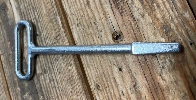 Firkantnøkkel til beholderskap