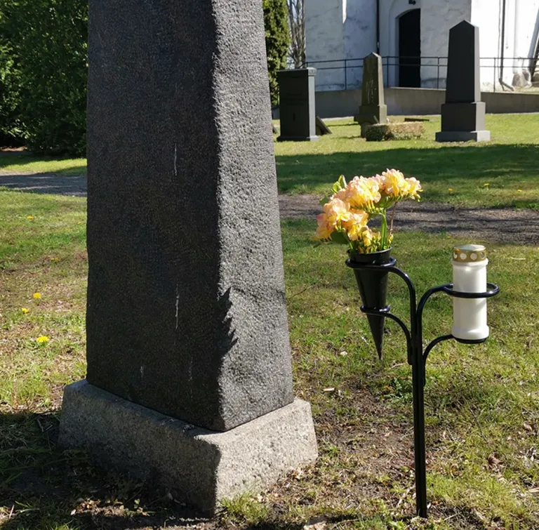 MINNELUND LYS OG VASEHOLDER (1) SPIRA