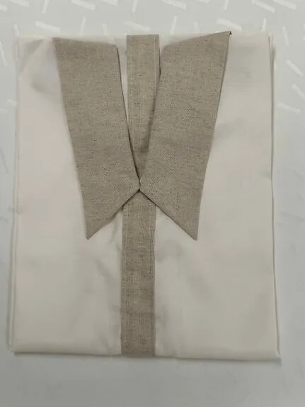 LIKSKJORTE , HVIT UPLAIN MED LIN